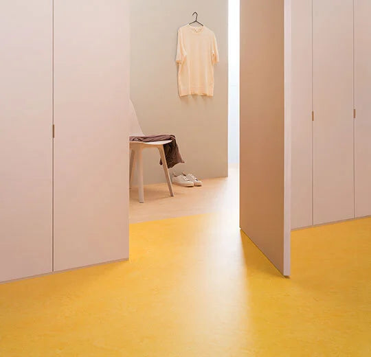 Forbo Marmoleum Marbled 3251 lemon zest